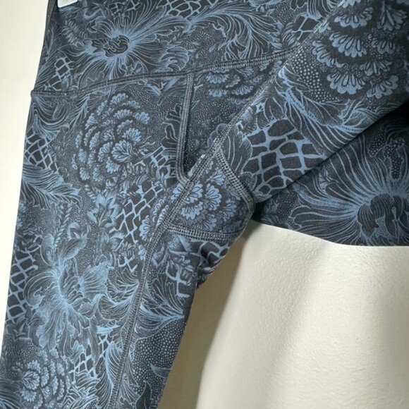 Lululemon Wunder Under Crop Full-On Luxtreme 21; Nouveau Mach Blue Black Size 4 - Picture 4 of 8
